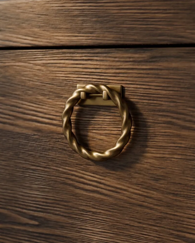 The twisted brass ring handle